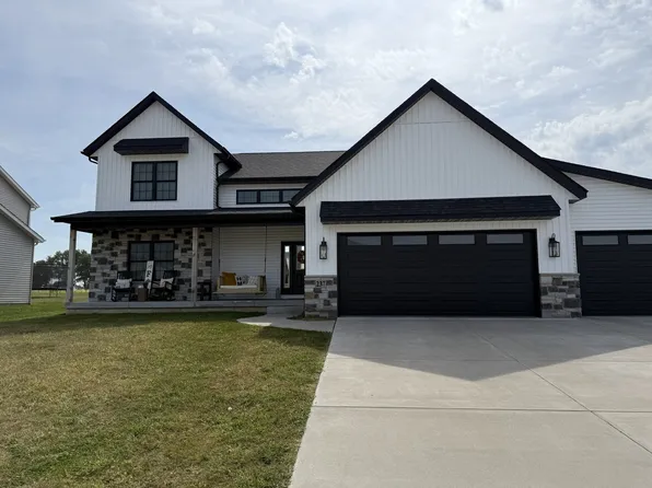 237 W Torrey Pines Dr, Eldridge, IA 52748