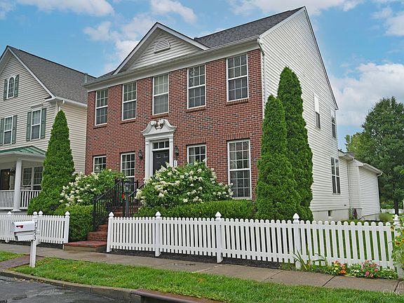 2nd image of 7253 Mariemont Cres