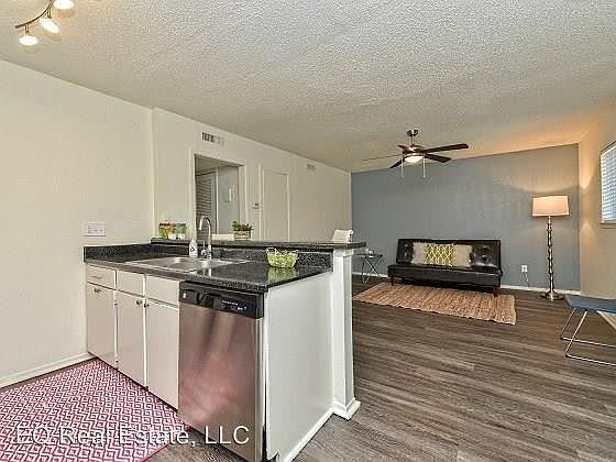 4th image of 615 W Saint Johns Ave APT 220