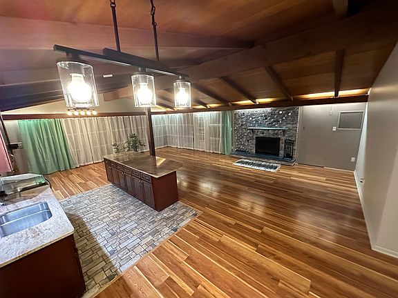3rd image of 36080 Timberlane Dr