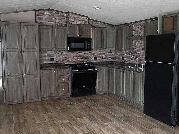 2nd image of 4250 Blount Rd #62