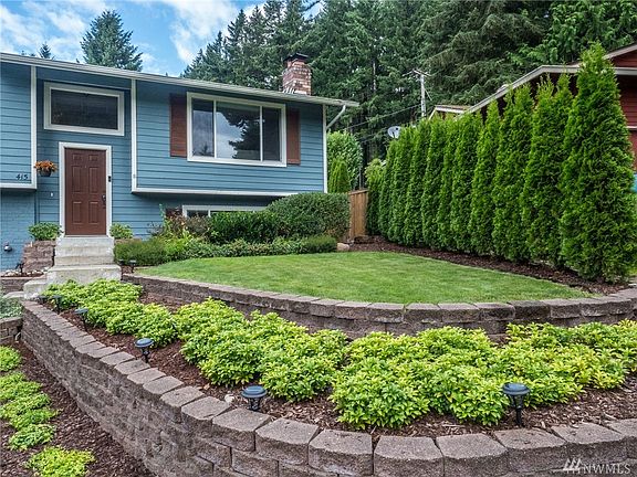 Welcoming front yard, enjoy both sides of your future home, follow the sun!