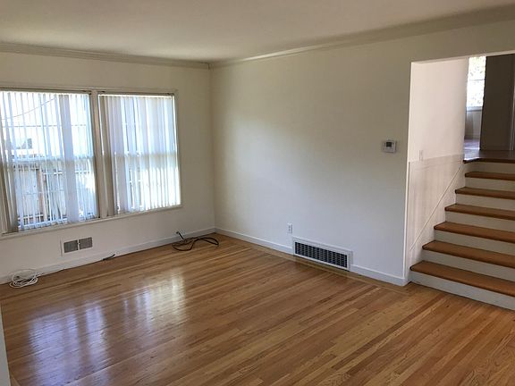 3rd image of 1007 Chula Vista Ave