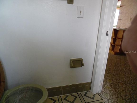 5th image of 11205 White Oak Ln