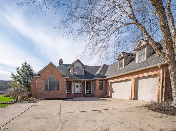 8114 Lisbon St E, East Canton, OH 44730