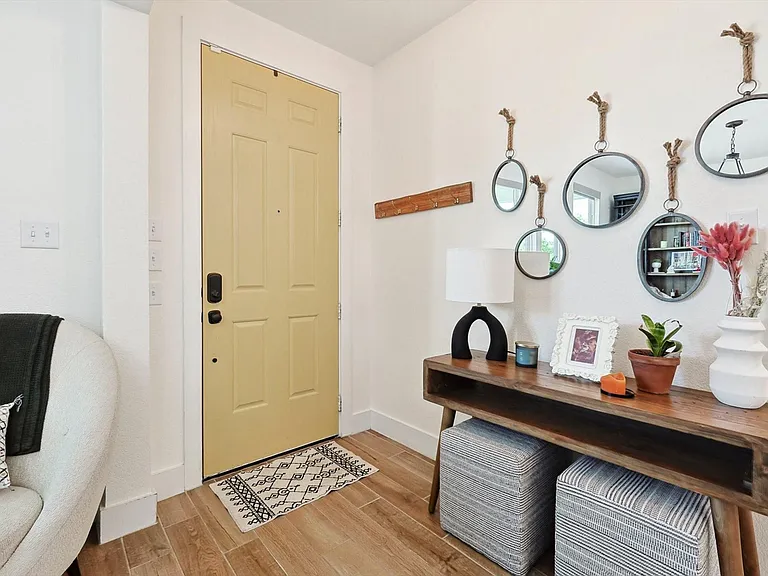 2420 Elm Pl — Photo 5