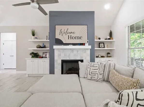 1431 Leslie St, Bentonville, AR 72713