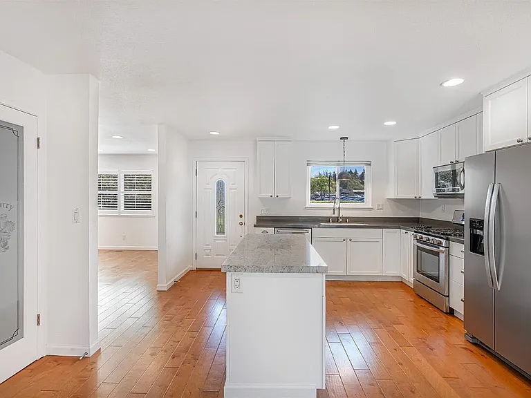 1323 Prentice Dr — Photo 3