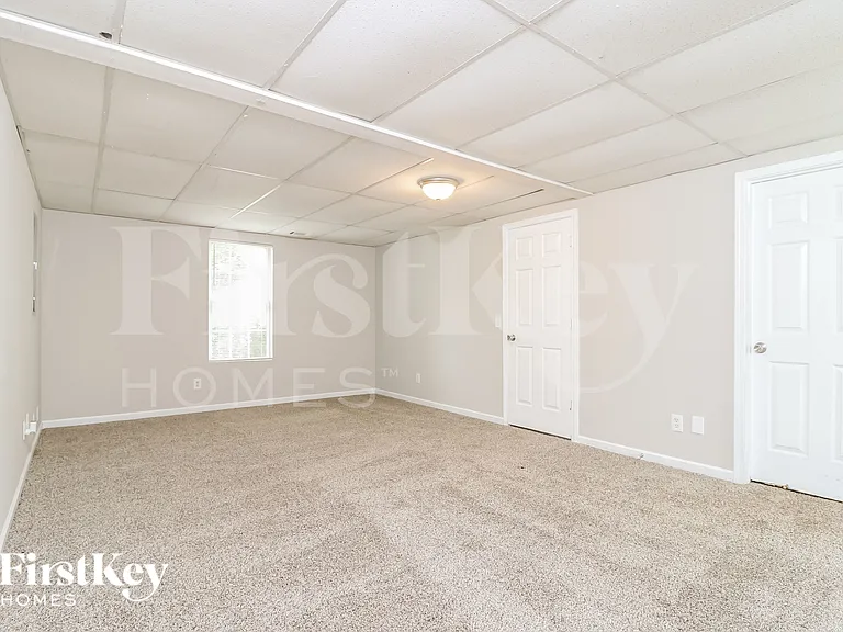 1074 Bridle Creek Dr — Photo 16