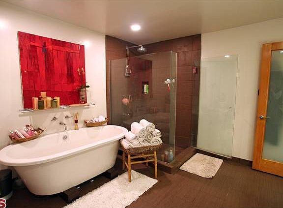 Master Bath w/ seperate tub