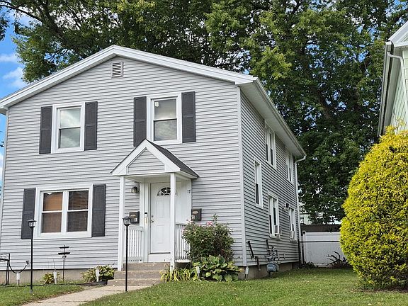 2nd image of 17 View St