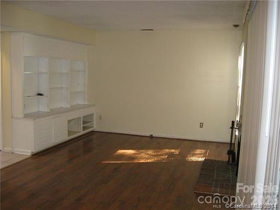3rd image of 5322 Farm Pond Ln