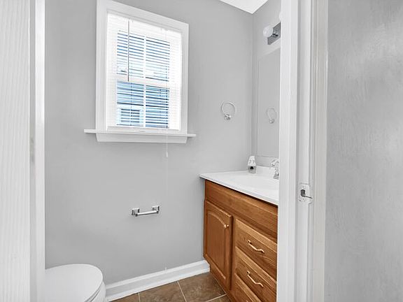 3rd image of 1018 Melton St