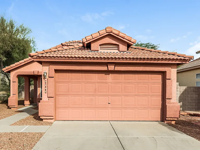 4046 W Abraham Ln — Photo 1