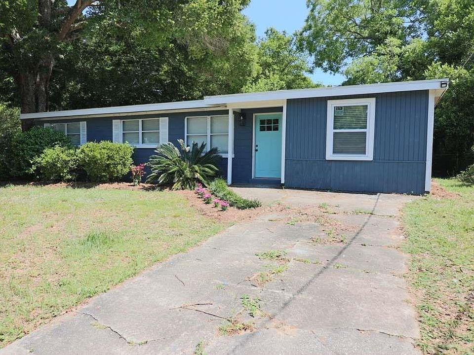 1st image of 13 Redwood Cir