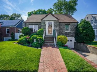 28 Firethorne Ln, Valley Stream, NY 11581 | Zillow