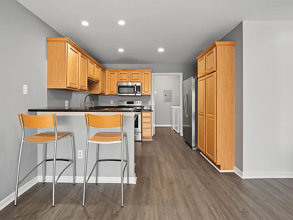 2nd image of 5537 Acorn Ln #101