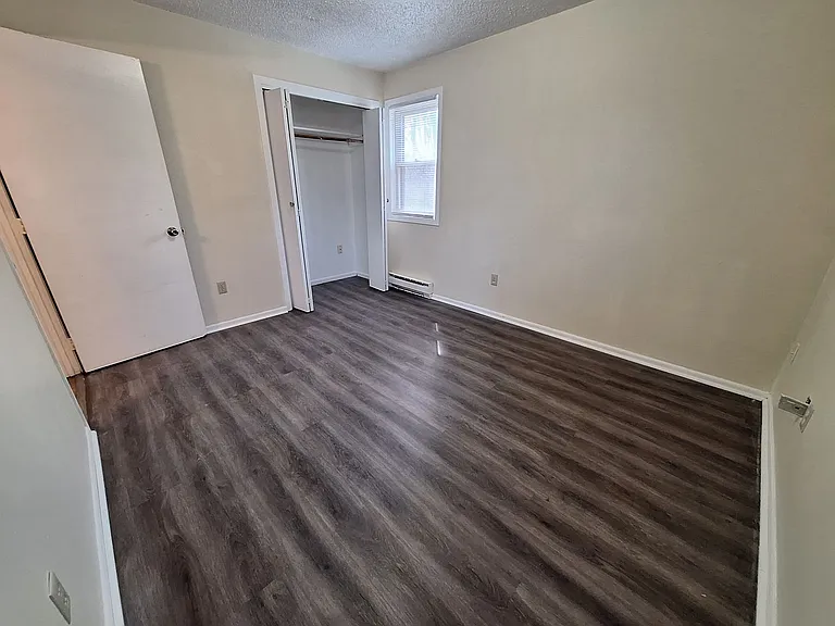1263 Manitowoc Rd — Photo 9