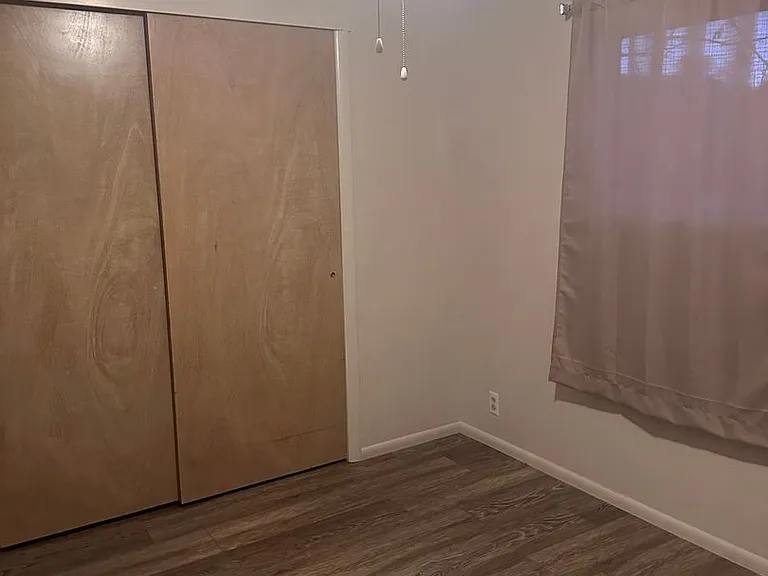 527 Jensen St — Photo 5