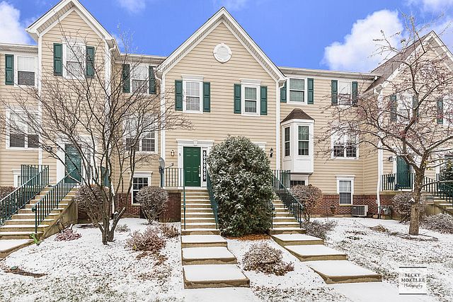 1st image of 2411 Courtyard Cir Unit 5