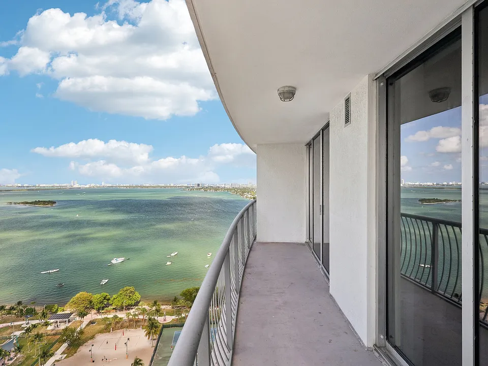 1700 N Bayshore Dr #2805