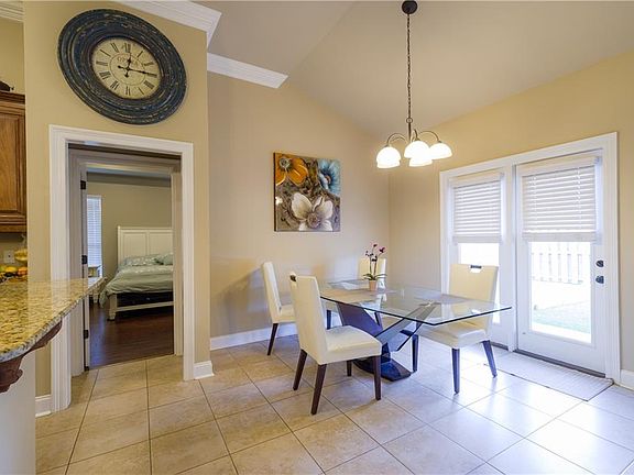 4th image of 43429 Biscayne Dr