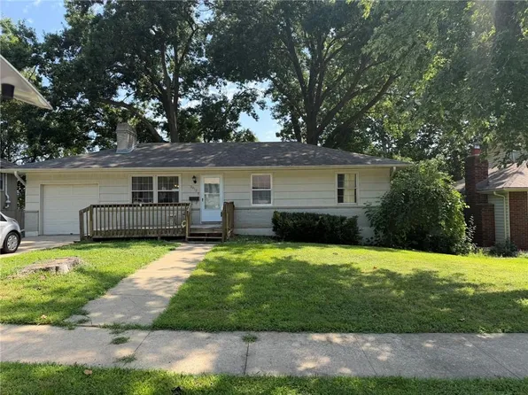 3913 S Milton Dr, Independence, MO 64055