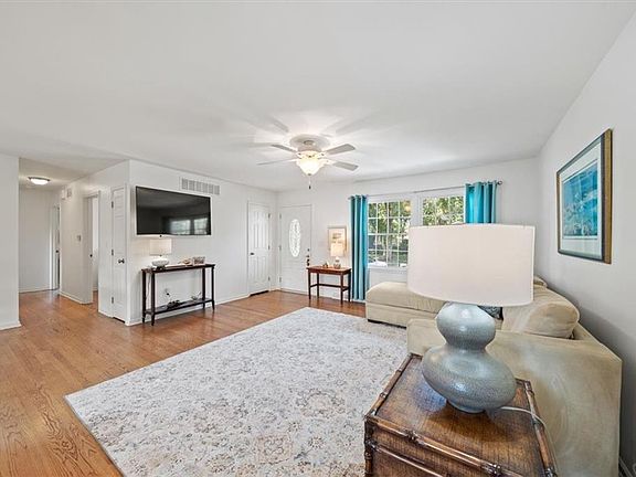 3rd image of 8865 Westbrooke Dr