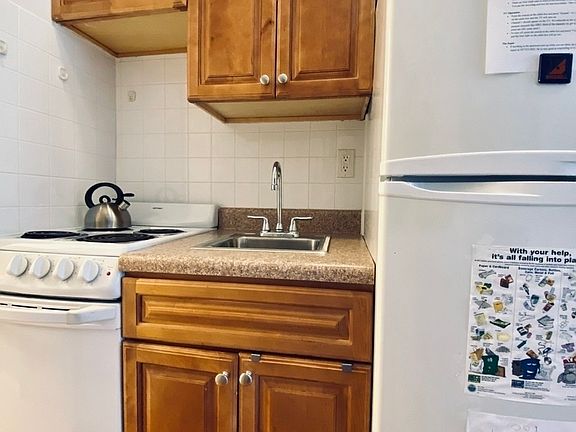 5th image of 46 W 70th St #6
