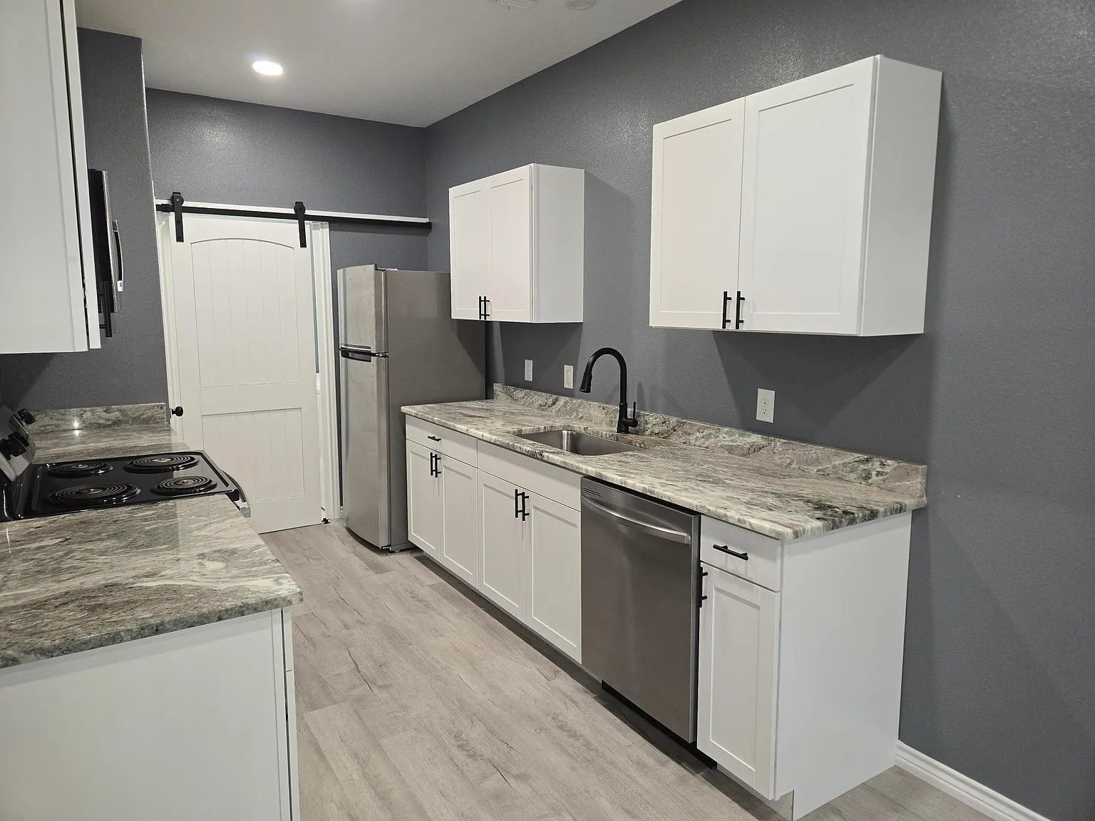 409 South Steen Drive - 104 — Photo 4