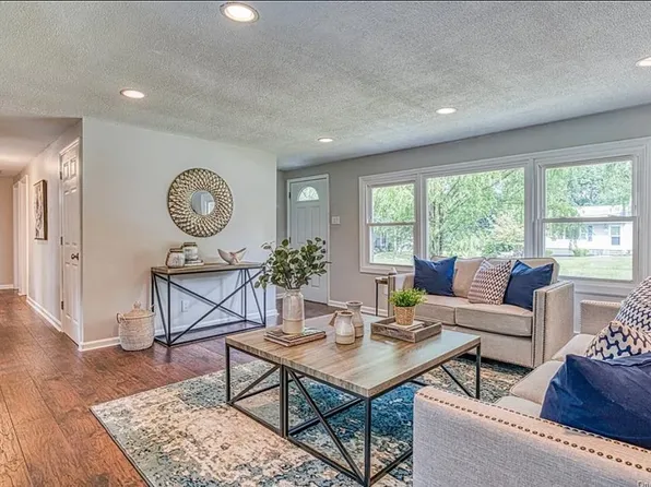 18 Ambassador Ln, Newburgh, NY 12550