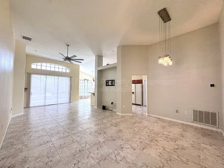 140 Moss Ln — Photo 3