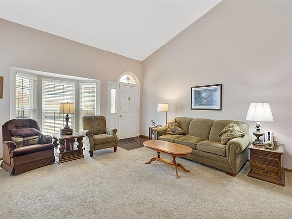 4th image of 10923 Village Grove Dr