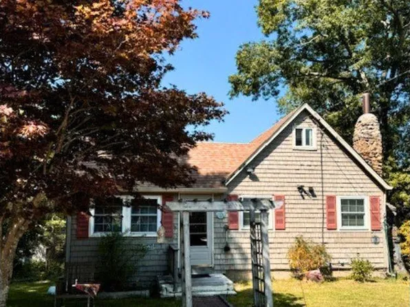 175 Laurel Ln, South Kingstown, RI 02892