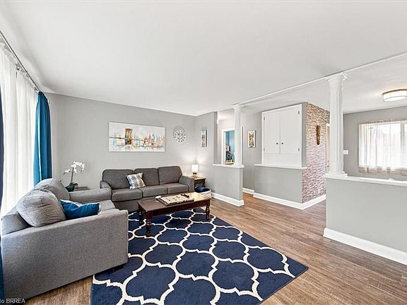 4th image of 47 Lansdowne Ave