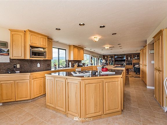 4th image of 743 Spyglass Ln