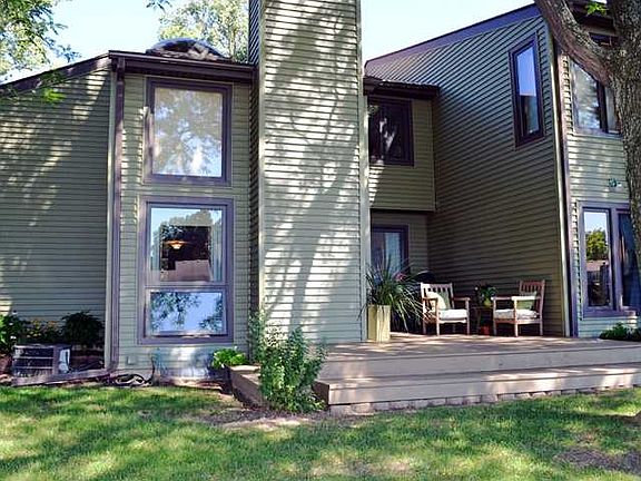 3rd image of 1379 Lakeside Dr