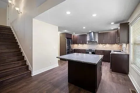 1143 S Elmwood Ave — Photo 11