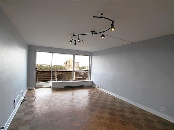 4th image of 2077 Center Ave APT 20F