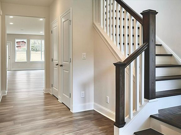 3rd image of 901 Outlaw Ave #20
