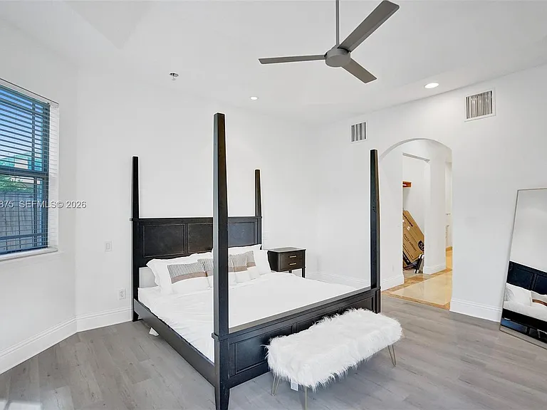 1207 SW 21st St — Photo 41