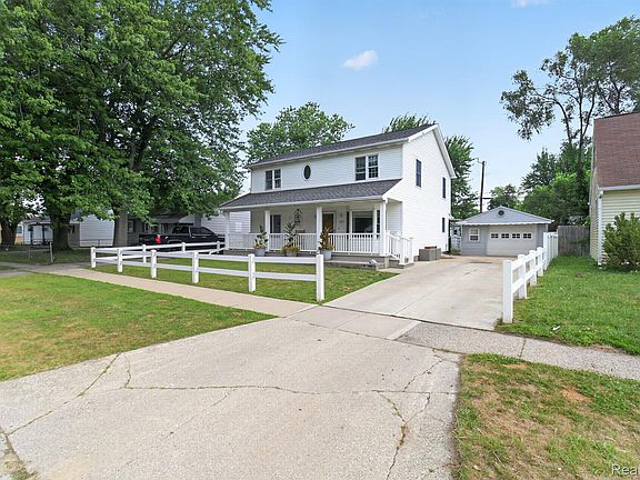 3rd image of 1120 Redleaf Ln