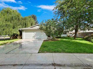 9666 Hoff Dr, Garden City, ID 83714