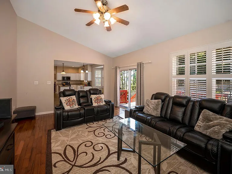 48 Savannah Ct — Photo 27