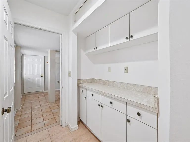 227 Southampton Dr #289 — Photo 32