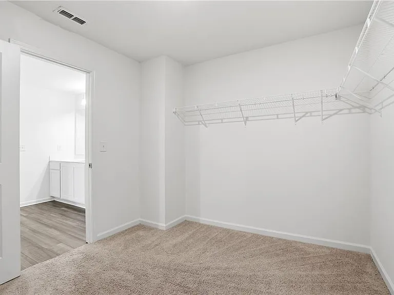 395 Knightsbridge Ln — Photo 16