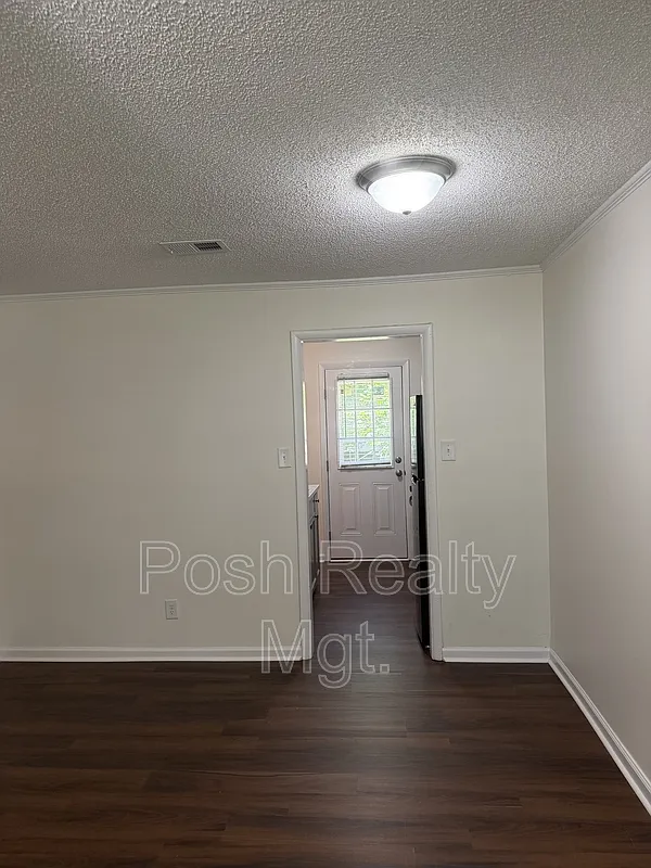 2 bed, 1.0 bath, 700 sqft, $1,000 — Photo 3