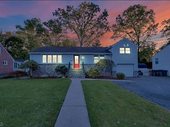 3rd image of 684 Spring Ave
