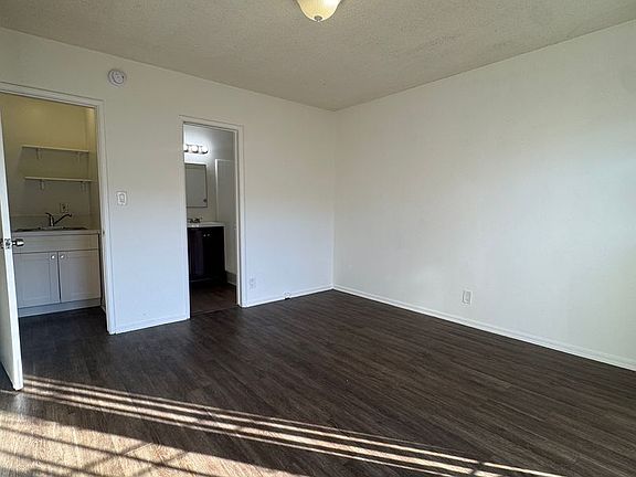 2nd image of 917 Centinela Ave #A
