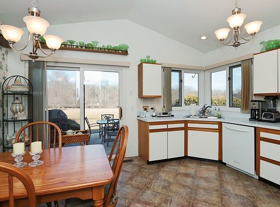 3rd image of 1312 Kempton Dr